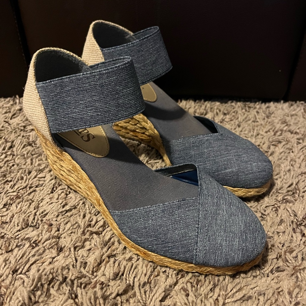 Hardly worn wedges